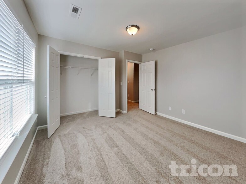 Building Photo - 2901 Quail Oak Dr