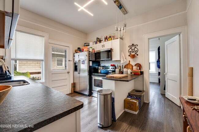 Building Photo - 2805 Park St