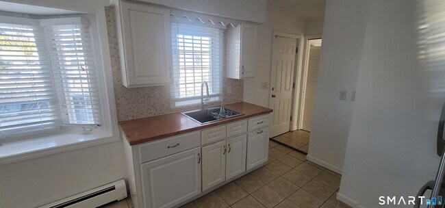 Building Photo - 321 Evers St