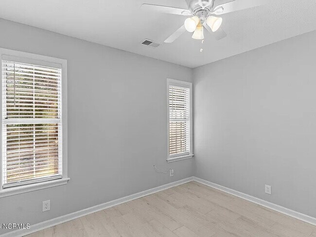 Building Photo - 11 Court 8 NW Dr