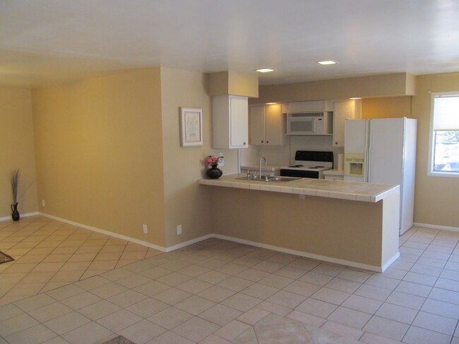 Building Photo - ASU - 5BR/2BA HOUSE W/POOL - BEAUTIFUL HOM...