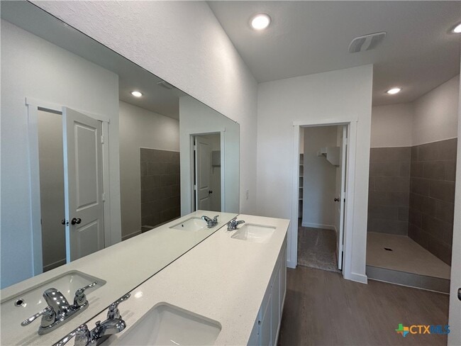 Building Photo - 728 Horsetail Ln