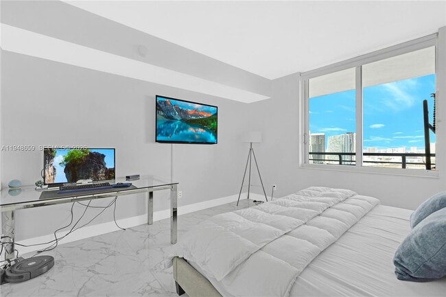 Building Photo - 335 S Biscayne Blvd