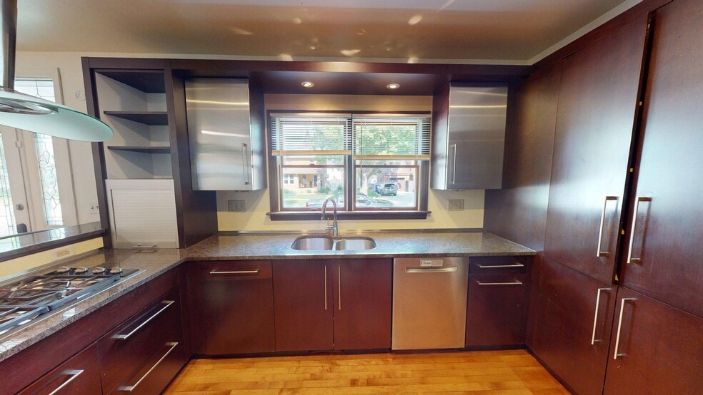 Building Photo - 1625 N Union St