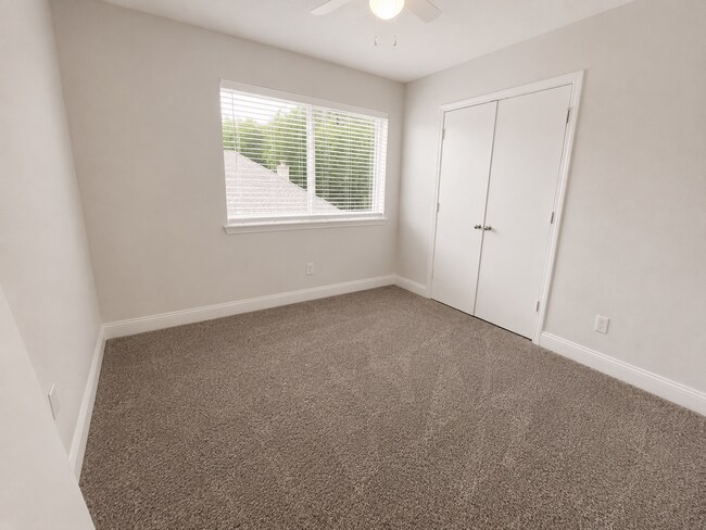 Building Photo - 1705 Creekside Ave