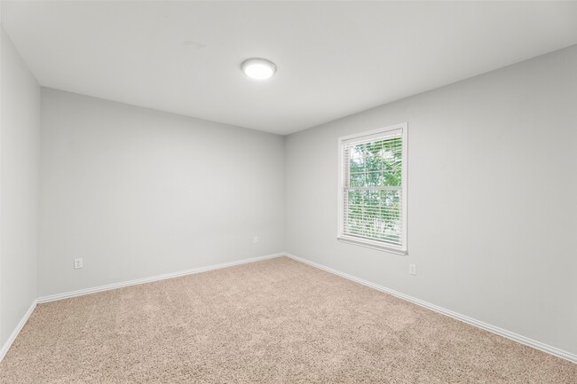 Building Photo - 14115 River Forest Dr