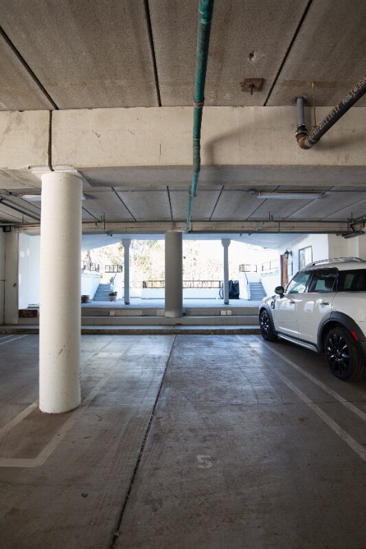 Building Photo - 210 Avenida Montalvo
