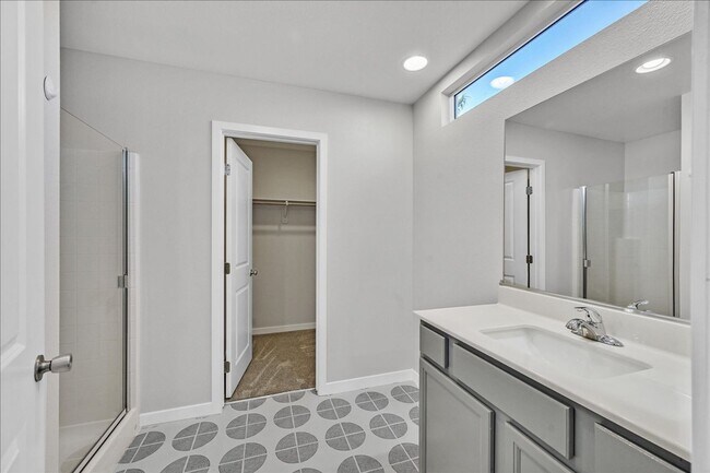 Building Photo - 3 Bedroom Home with Gorgeous Kitchen.