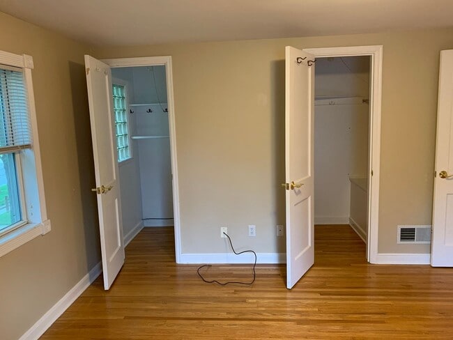 Building Photo - 842 7th Ave SW