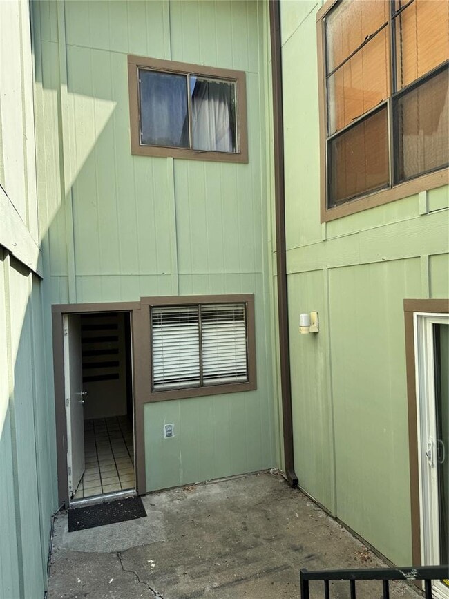 Building Photo - 1748 Timberwood Dr