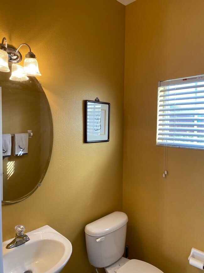 Building Photo - MOVE-IN SPECIAL!!! Townhome 3 Bedroom/2.5 Bathroom in Winter Park in a gated community