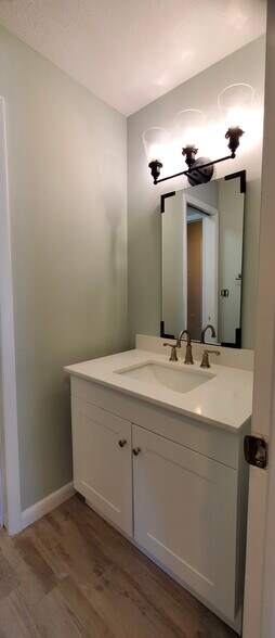 Building Photo - 1675 Cedarwood Dr