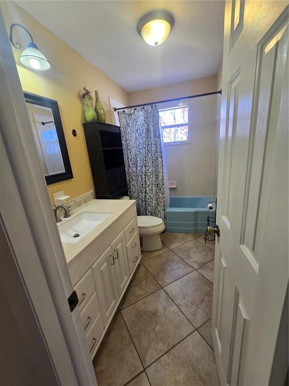 Building Photo - 3918 W Robson St