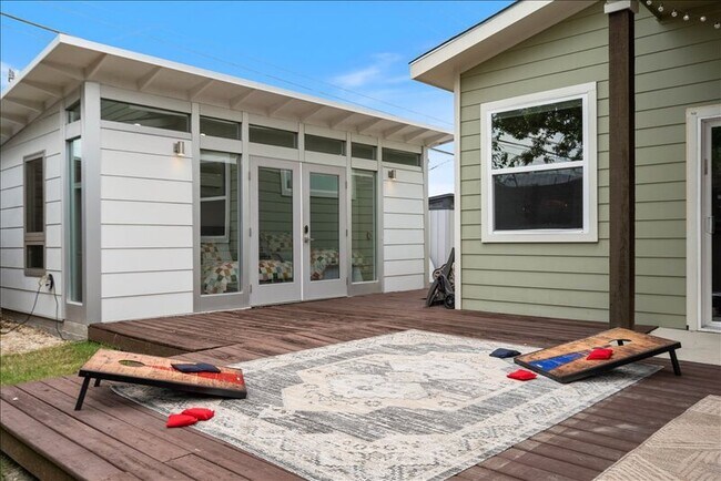 Building Photo - 6301 Santos St