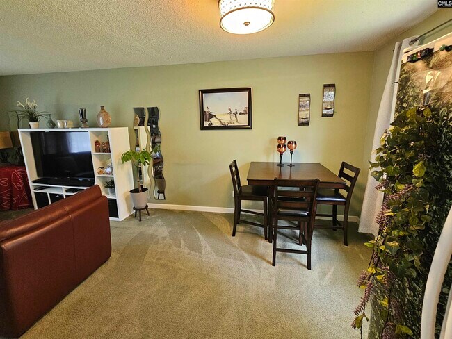 Building Photo - 625 Challedon Dr