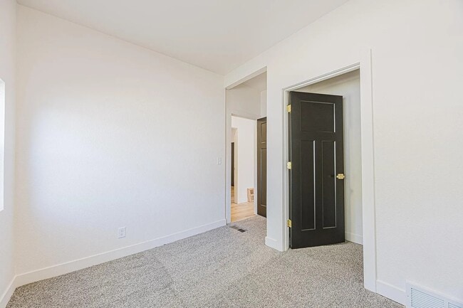 Building Photo - South University Drive