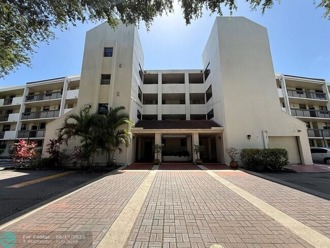 Building Photo - 110 Lake Emerald Dr