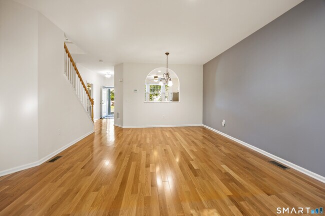 Building Photo - 6 Cypress Ln