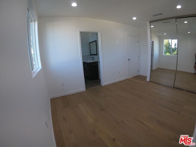 Building Photo - 635 N Formosa Ave
