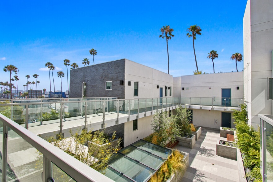 Building Photo - The Stanford West