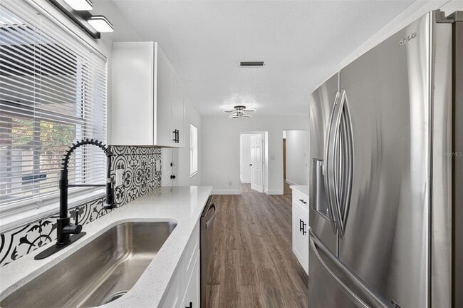 Building Photo - 3034 Touraine Ave