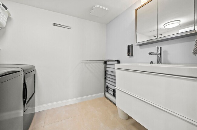 Building Photo - 4000 N Ocean Dr
