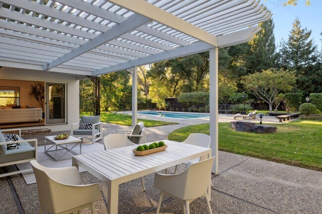 Building Photo - 243 Selby Ln