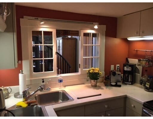 Building Photo - 92 Mount Vernon St