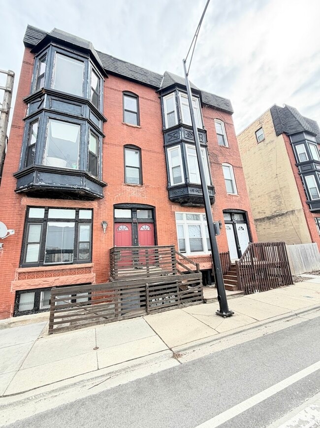 Building Photo - 113 S Paulina St