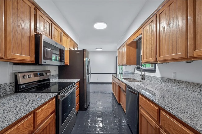 Building Photo - 8517 Spruce Dr