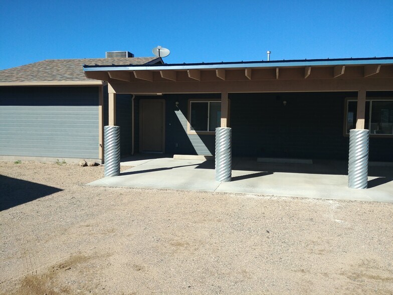 Building Photo - 354 W Hollamon St