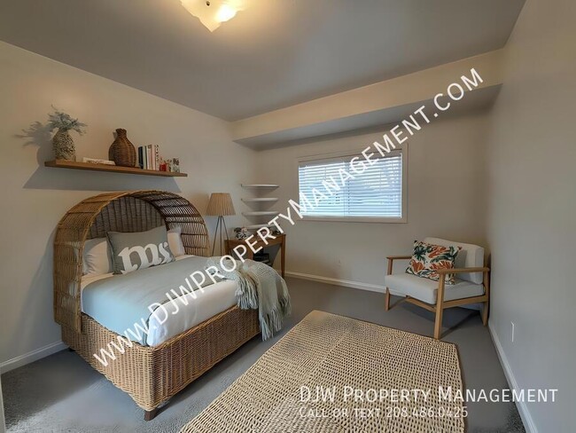 Building Photo - 624 W Linden St