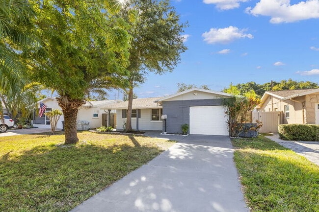 Building Photo - "Charming 3-Bed, 2-Bath Gem in St. Petersb...