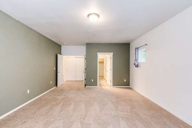 Building Photo - Beautiful 3 Bedroom rambler on a large and peaceful lot!