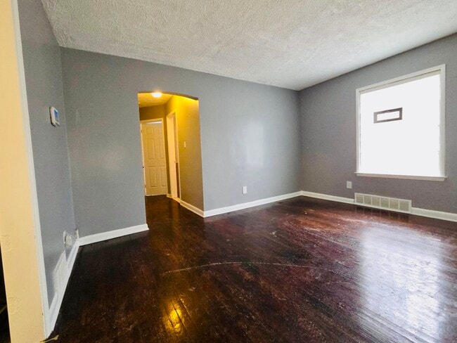 Building Photo - 20243 Westphalia St