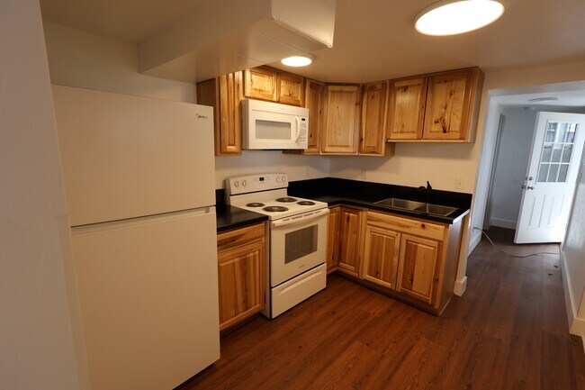 Building Photo - 380 E 700 S