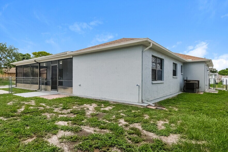 Building Photo - 7643 Limington Dr