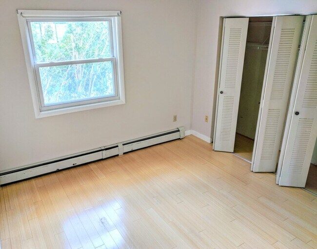 Building Photo - 402 Cocheco Court