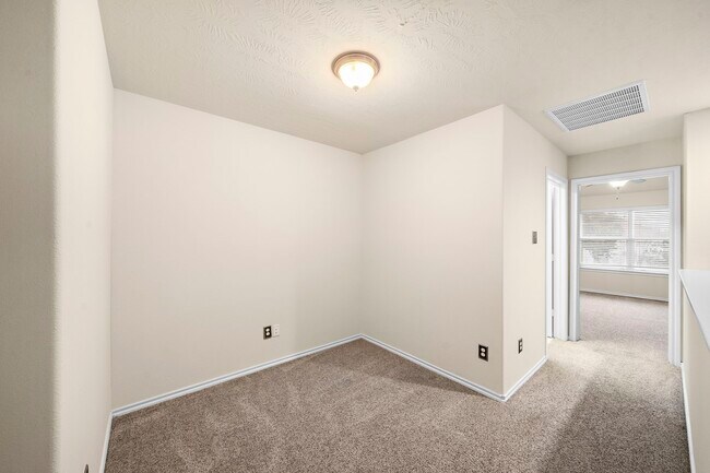 Building Photo - 3315 Victorian Manor Ln
