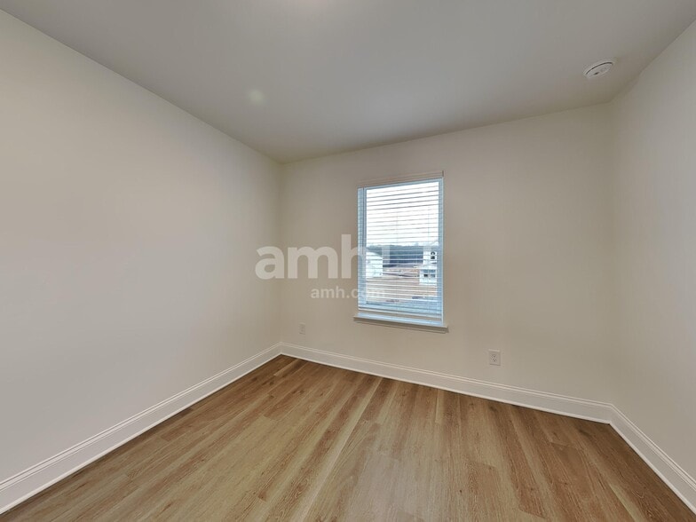 Building Photo - 430 Pointe Dr