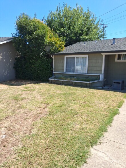 Building Photo - 10500 Glenview Way