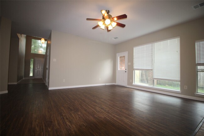 Building Photo - 16730 Town Glade Dr