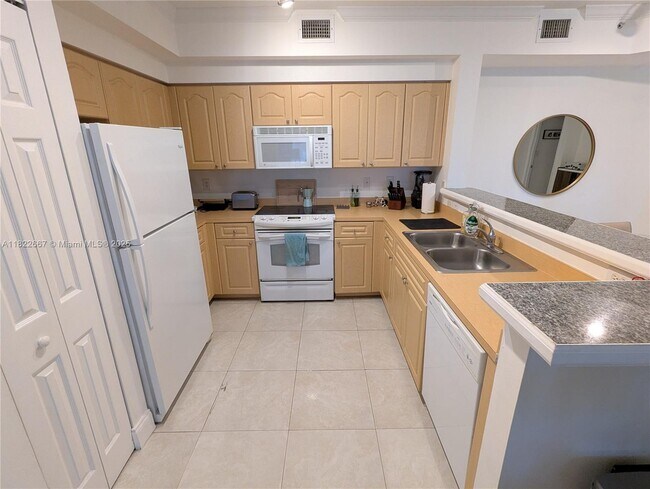 Building Photo - 6801 SW 44th St