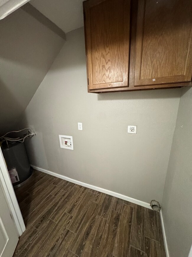 Building Photo - 1324 Harless Ave