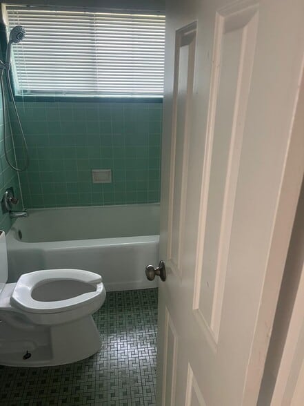 Building Photo - 2507 W Twelfth St