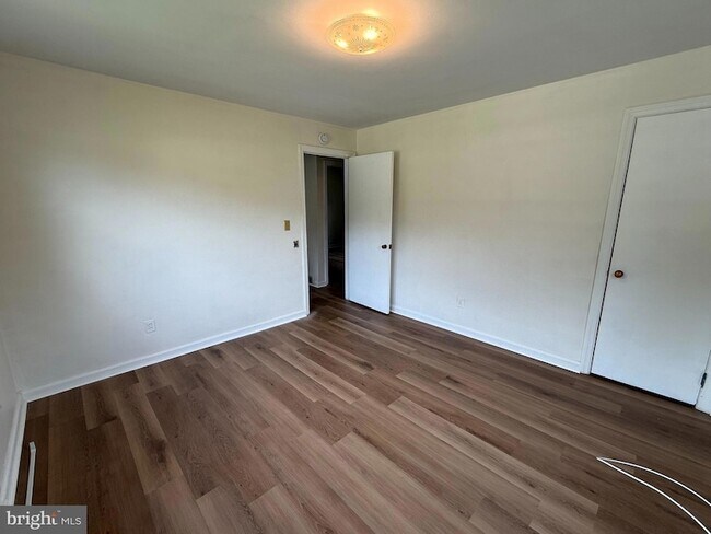 Building Photo - 1236 Oak Ln
