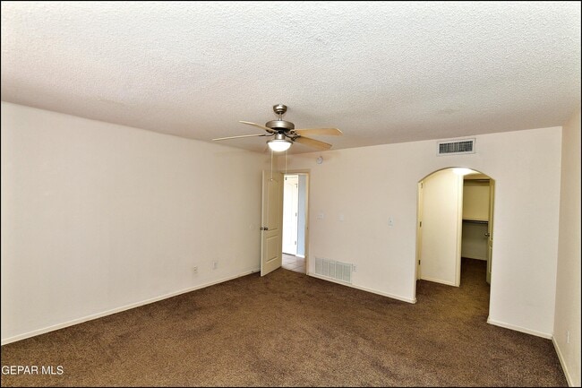 Building Photo - 6372 Franklin Ridge Dr