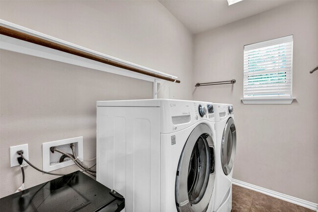 Building Photo - 3 Renoir Trail Pl