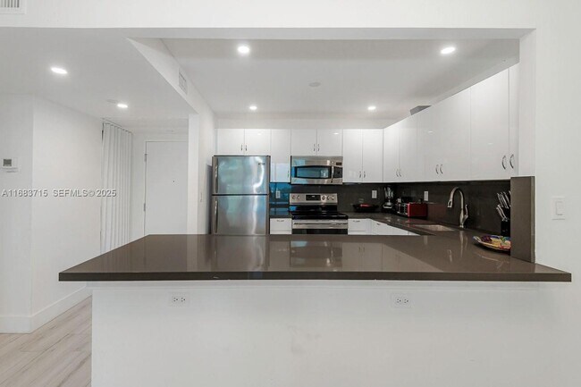 Building Photo - 2301 Collins Ave