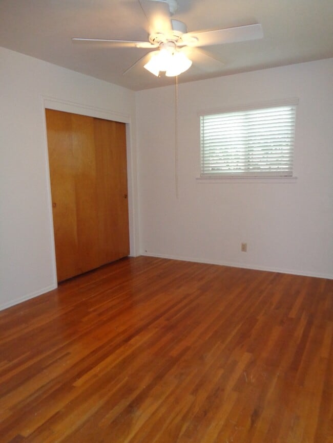 Building Photo - 123 W Burlwood Ln
